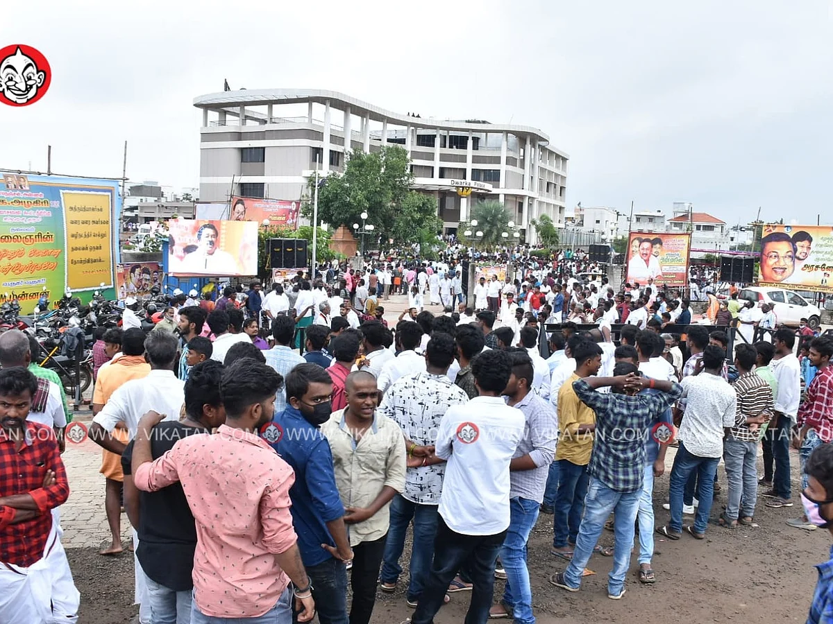 மதுரை: 2021 சட்டப்பேரவைத் தேர்தல் நிலைப்பாடு என்ன?! - ஆதரவாளர்களுடன் ஆலோசனை நடத்தும் அழகிரி #NowAtVikatan