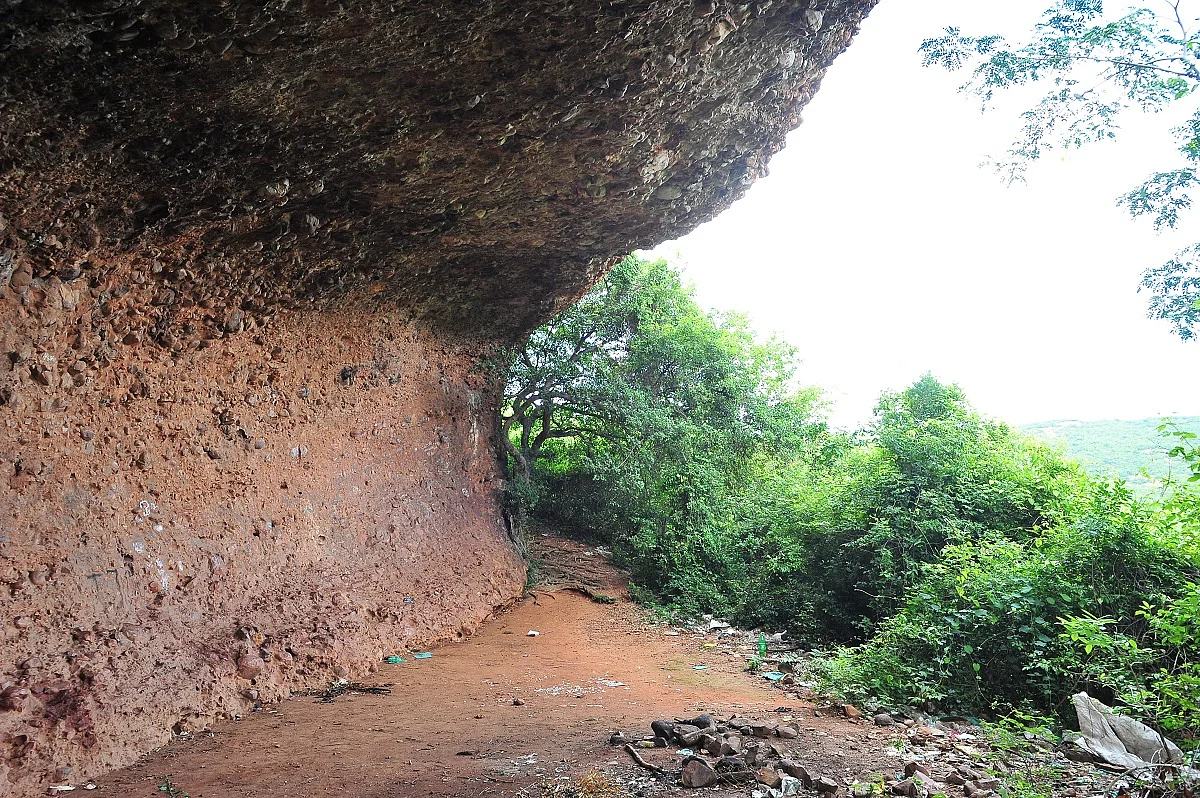 கூடியம் குகைகள்