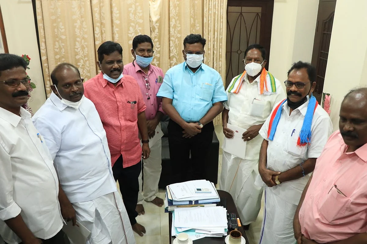 முதல்வர் நாராயணசாமியுடன் திருமாவளவன்
