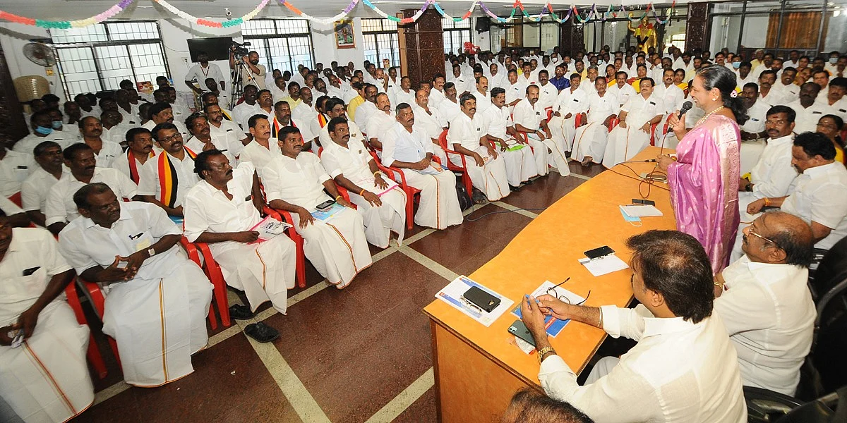 தே.மு.தி.க ஆலோசனைக் கூட்டம்