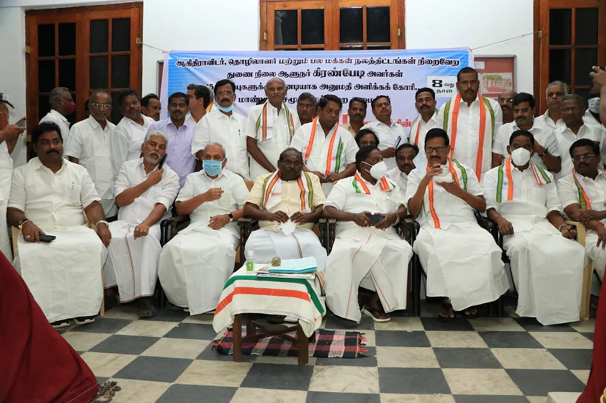 அமைச்சர் கந்தசாமியுடன் கே.எஸ்.அழகிரி