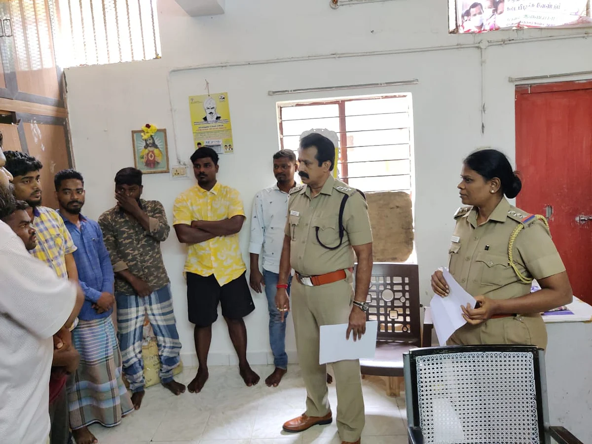 விசாரணை நடத்தும் உதவி கமிஷனர், இன்ஸ்பெக்டர்