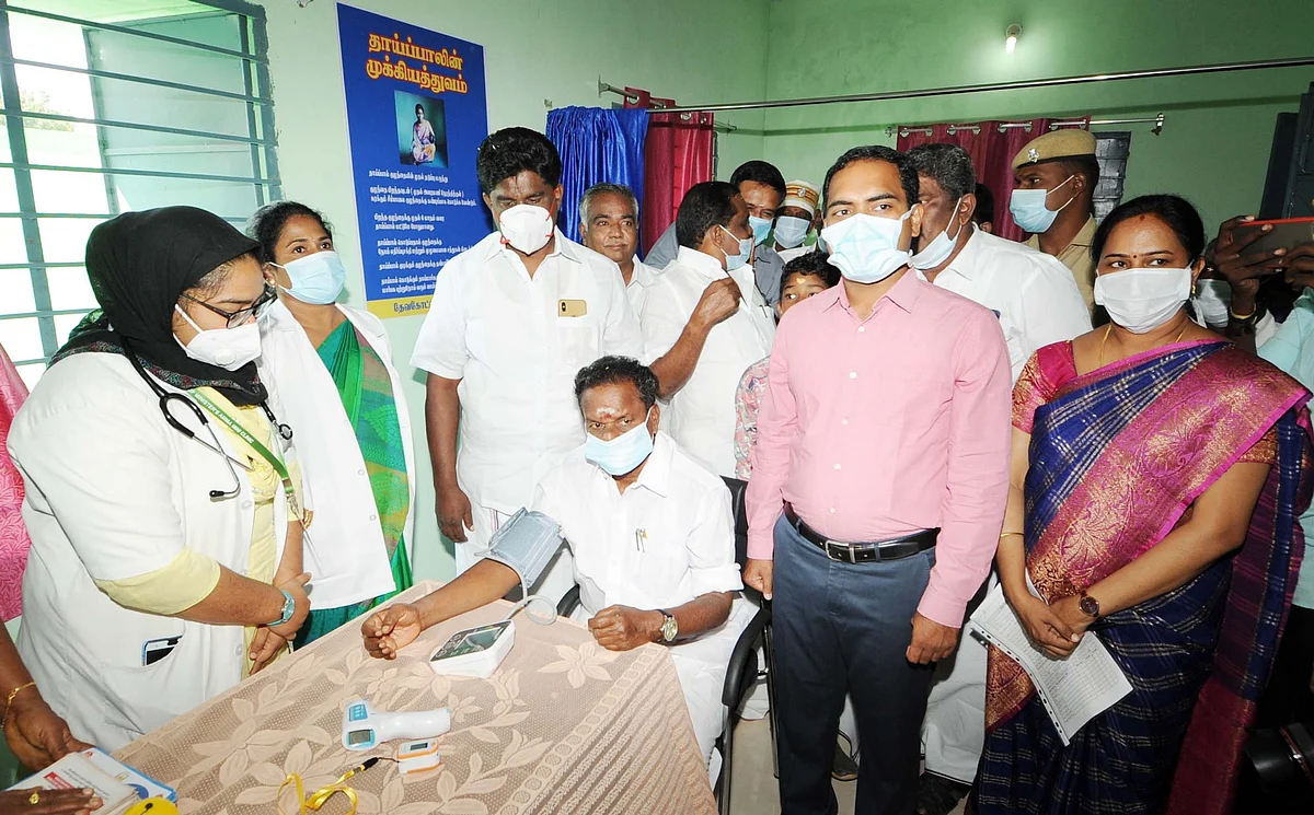 சிகிச்சை எடுத்துக்கொள்ளும் அமைச்சர்
