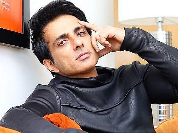 ஹோட்டல் சர்ச்சை - சோனு சூட் மனுவைத் தள்ளுபடி செய்த மும்பை உயர் நீதிமன்றம்!