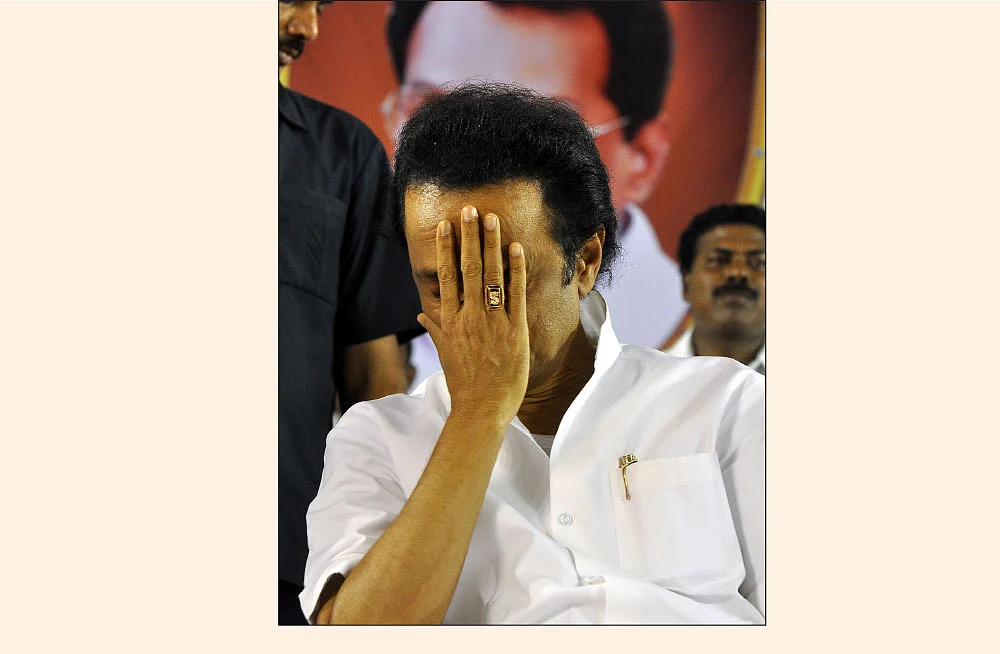 மிஸ்டர் கழுகு: கட்டி உருளும் கிச்சன் கேபினெட் பிரமுகர்கள்! - தலைவலியில் ஸ்டாலின்...