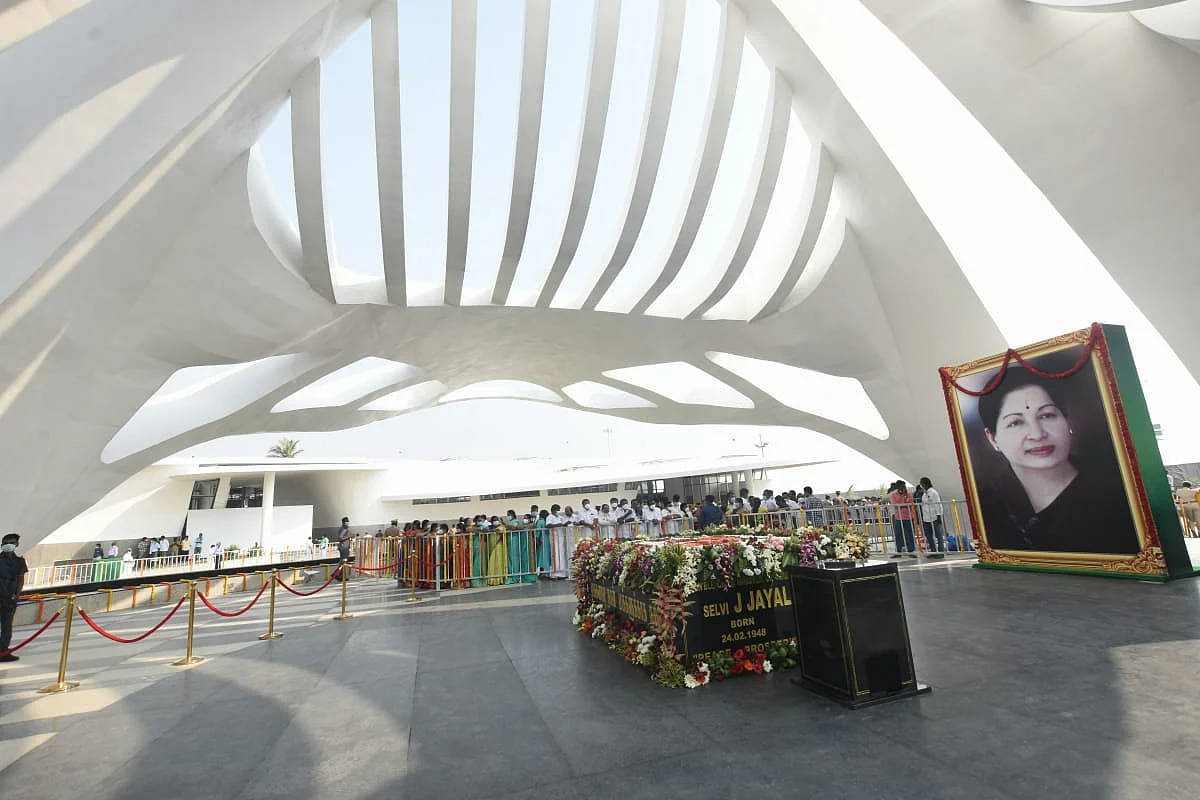 ஜெயலலிதா நினைவிடத் திறப்பு விழா: துணை முதல்வர் முன்னிலை... திறந்துவைத்தார் முதல்வர் பழனிசாமி