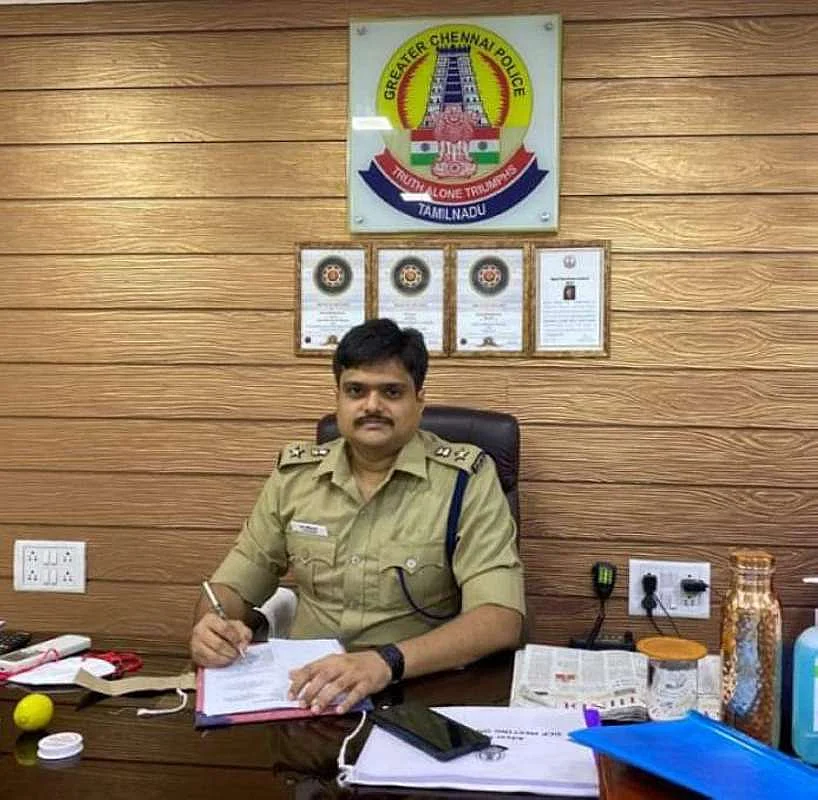 துணை கமிஷனர் விகரமன்