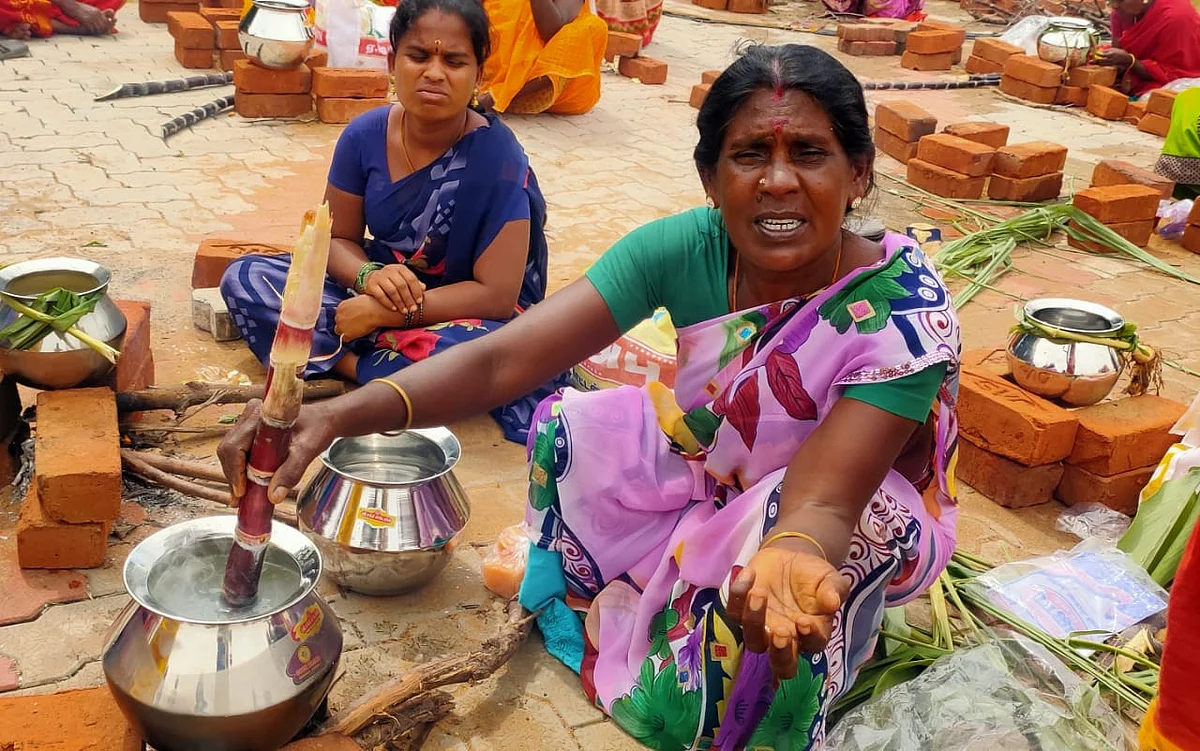 பொங்கல் கிண்டும் கரண்டியான கரும்பு.