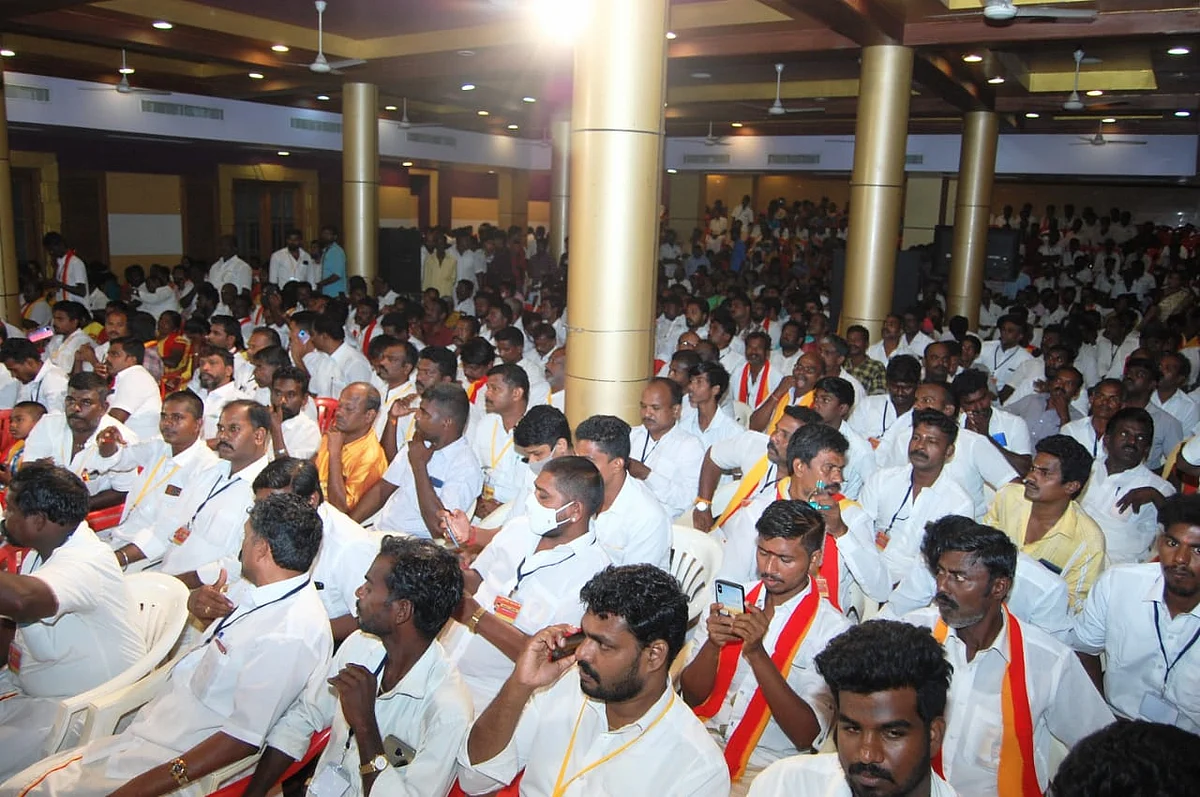 கூட்டத்தில் கலந்துகொண்ட ச.ம.க நிர்வாகிகள்
