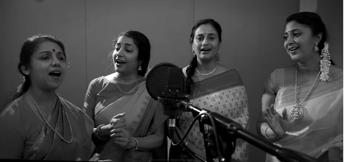 தோழிகளுடன் சுஹாசினி