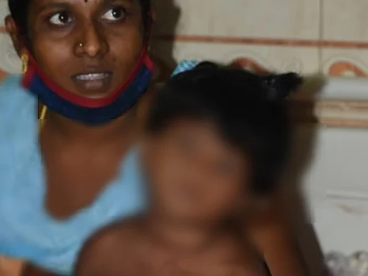 `எங்க உசுர கையில சேர்த்துட்டீங்க!' - சிறுமியின் உயிர்காத்த அரசு மருத்துவமனை... நெகிழ்ந்த பெற்றோர்