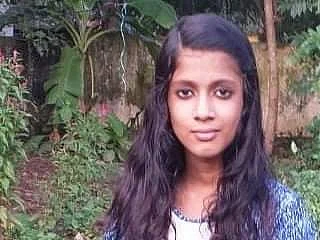 கவிதை எழுதிய மாணவி சினேகா