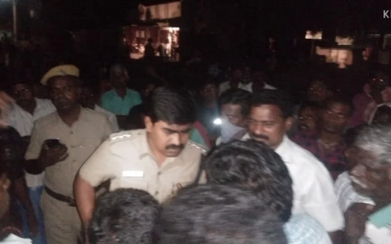 போராட்டத்தில் மக்கள்