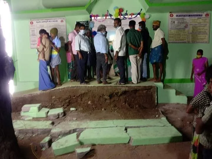 கரூர்: அம்மா கிளினிக்கைத் திறந்த அமைச்சர்... சுவர் இடிந்து விழுந்து 2 சிறுமிகள் காயம்!