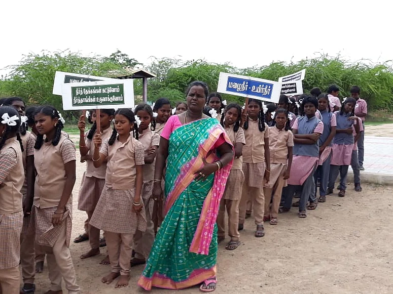 ``சேவைதான் வாழ்வை அர்த்தமுள்ளதாக்குகிறது!'' - மோடி பாராட்டிய அரசுப்பள்ளி ஆசிரியை ஹேமலதா