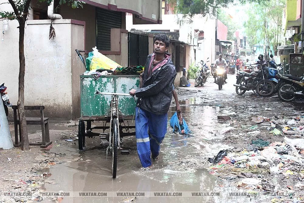 தூய்மைப் பணியாளர்கள்