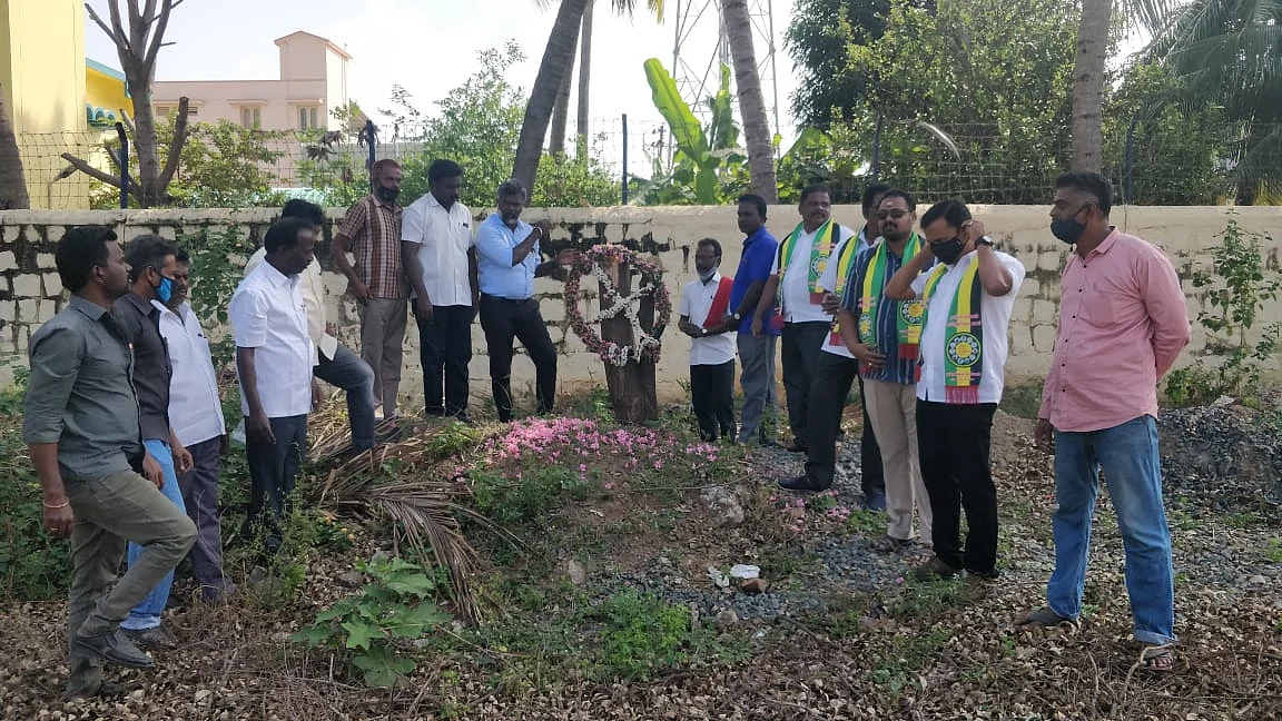 அனைத்துக் கட்சியினர் மௌன அஞ்சலி போராட்டம்