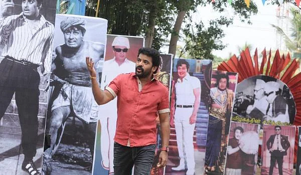 'நாற்காலி' படத்தில்...