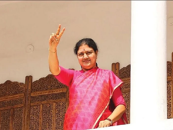 விடுதலையாகும் சசிகலா: அ.தி.மு.க-வை உடைப்பாரா, கஸ்டடிக்குக் கொண்டுவருவாரா?