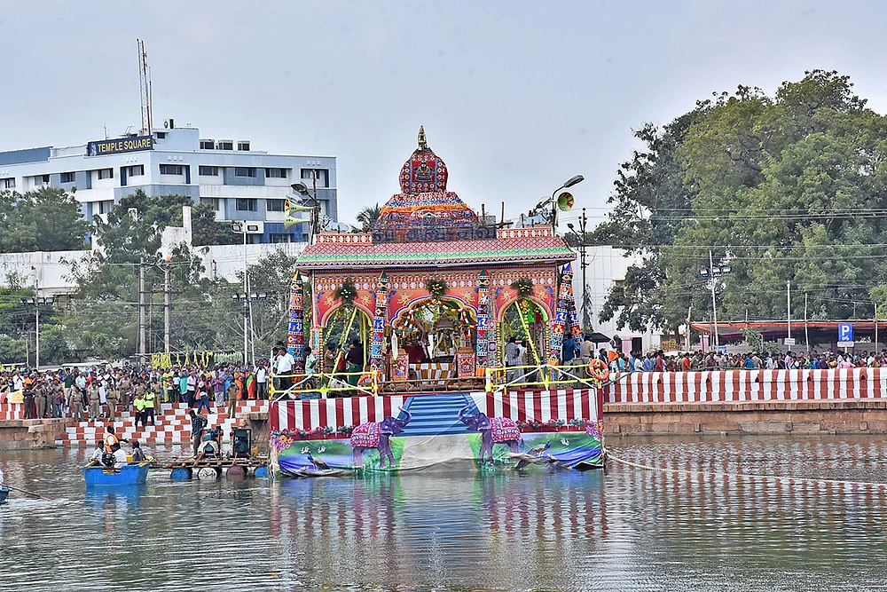 மாரியம்மன் கோயில் தெப்பம்