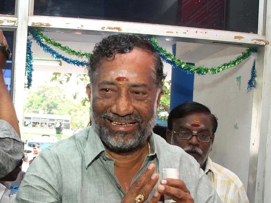 `வெற்று பத்திரத்தில் கையெழுத்து’; வாபஸ் பெறப்பட்ட தொழிலதிபரின் புகார்! - காரணம் ஓ.ராஜாவா?