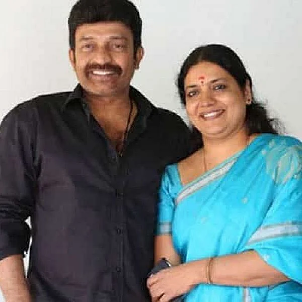 மனைவி ஜீவிதாவுடன்
