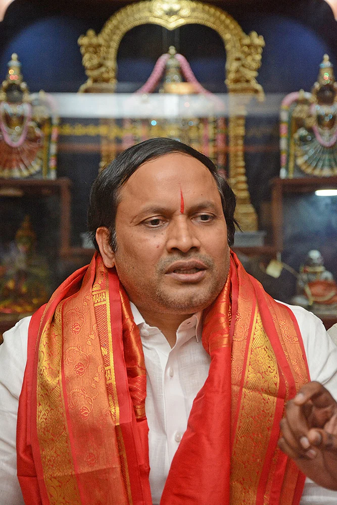 சசிகலா விதித்த 7 நிபந்தனைகள்! - அதிர்ந்த பன்னீர்... பணிந்த பழனிசாமி...