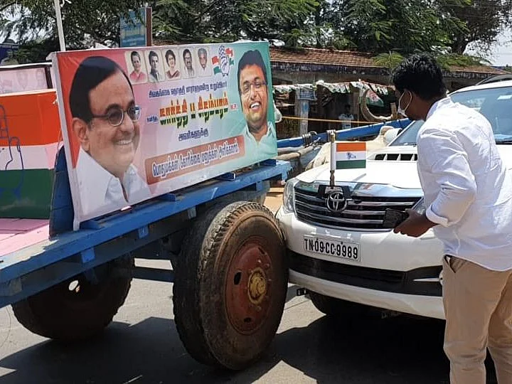மாட்டுவண்டியில் மனு வாங்கும் திட்டம்! - கார்த்தி சிதம்பரம் காரிலேயே முட்டி நின்ற மாட்டுவண்டி