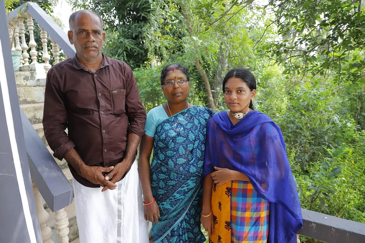 பெற்றோர் உடன் சிந்து