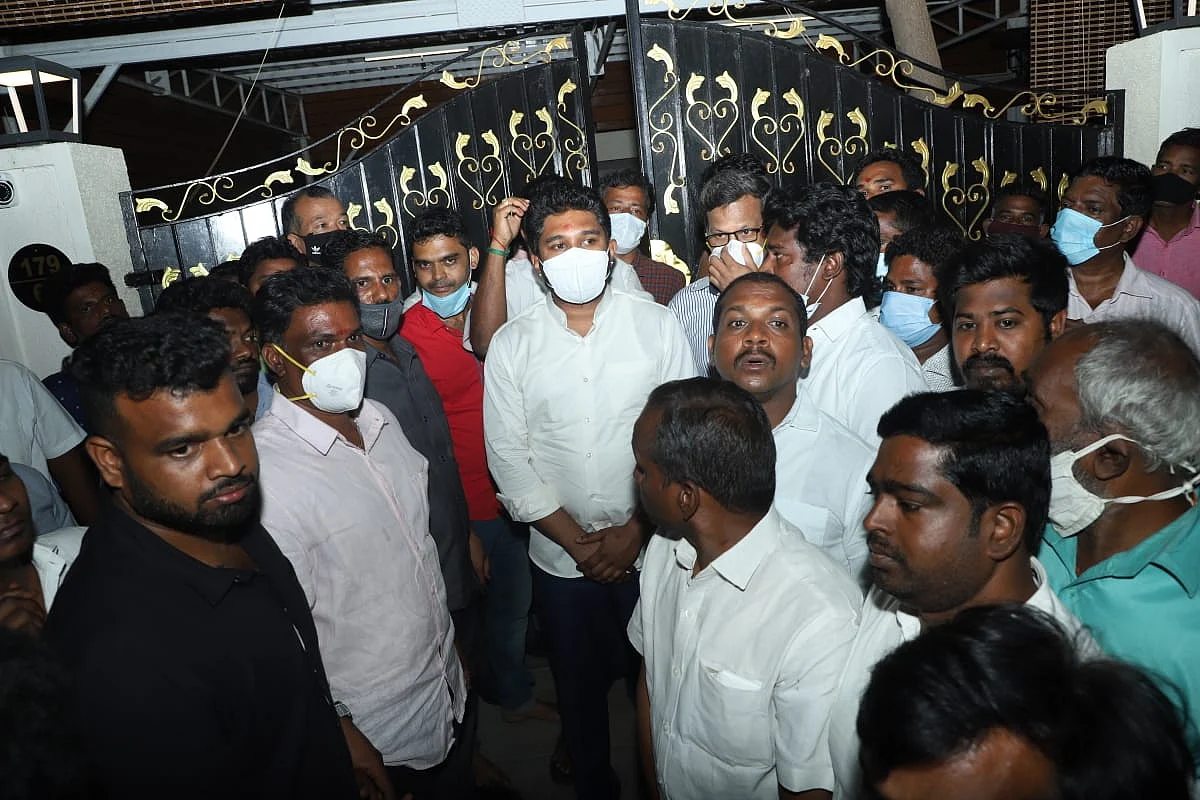டாக்டருக்கு அல்வா கொடுக்கும் எடப்பாடி முதல் சசிகலாவின் தாய் வீட்டுச் சீதனம் வரை! -கழுகார் அப்டேட்ஸ்