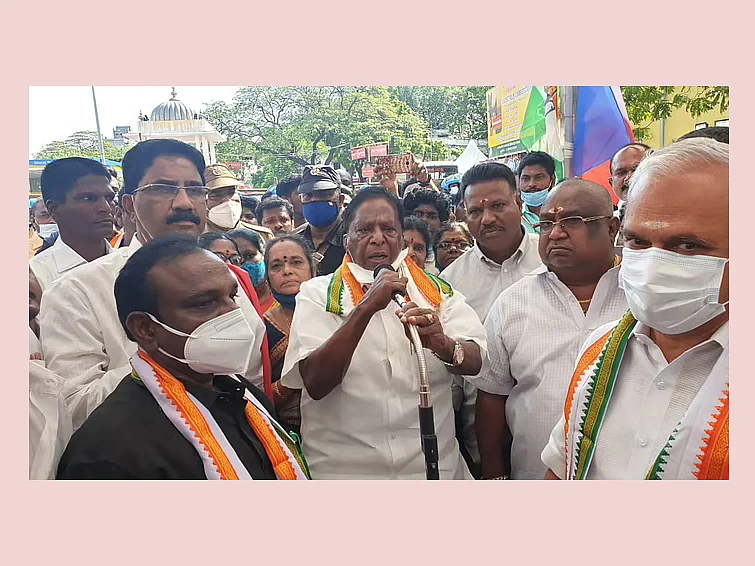 ஊரே பேசுது!
