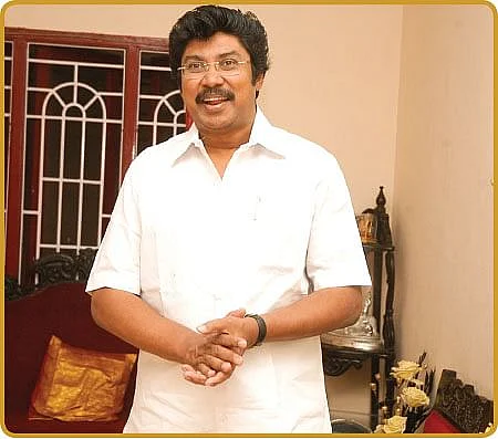 பன்னீரின் பரிகார பூஜை முதல் அமைச்சர் பாஸ்கரனிடம் கடுகடுத்த எடப்பாடி வரை... கழுகார் அப்டேட்ஸ்