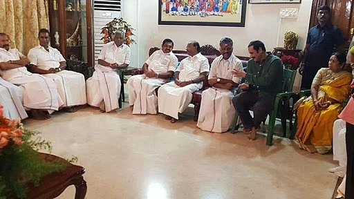 தைலாபுரத்தில் பா.ம.க - அ.தி.மு.க தலைவர்கள்