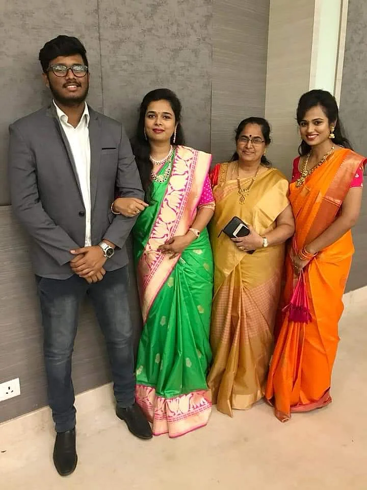 குடும்பத்தினருடன் ரம்யா பாண்டியன்
