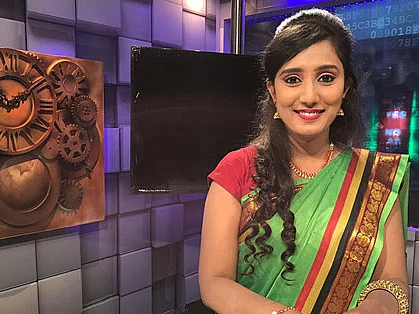 விகடன் TV: “ஸாரிங்க, நான் எந்த சாரியும் இல்லை!”