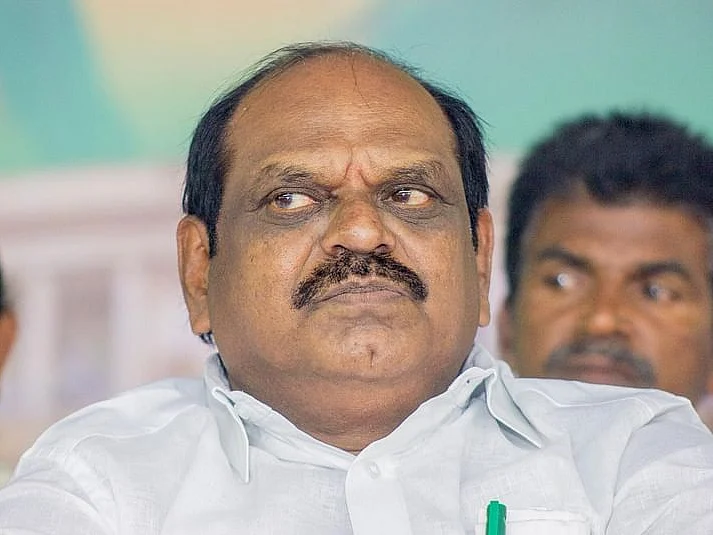எடப்பாடி மீதான வருத்தம்; சசிகலாவின் தூது - யூகங்களுக்கு முற்றுப்புள்ளிவைத்த வைத்திலிங்கம்!