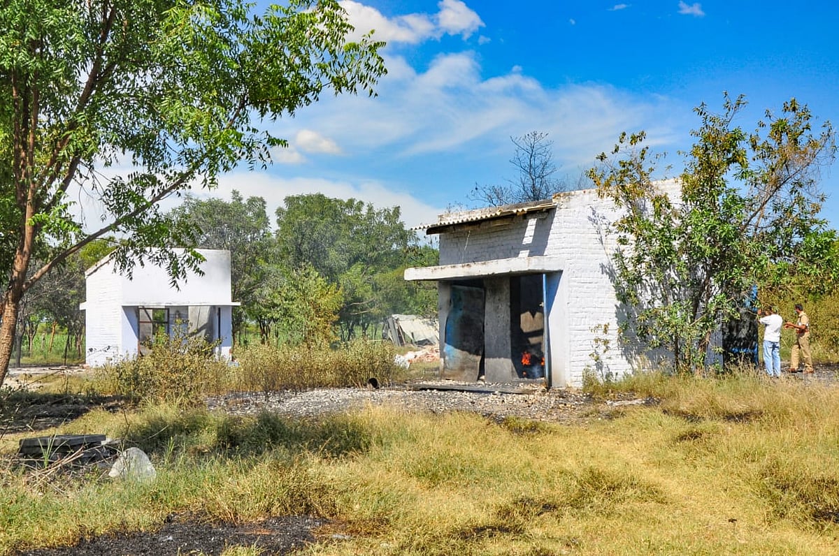 பட்டாசு உற்பத்தி அறைகள்