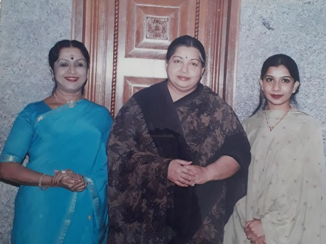 சரோஜா தேவியுடன் ஜெயலலிதா