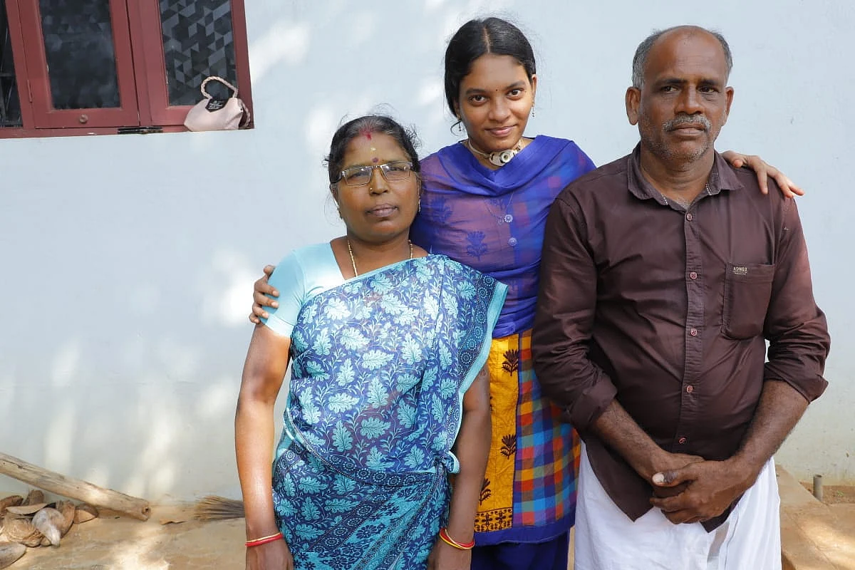 பெற்றோர் உடன் சிந்து