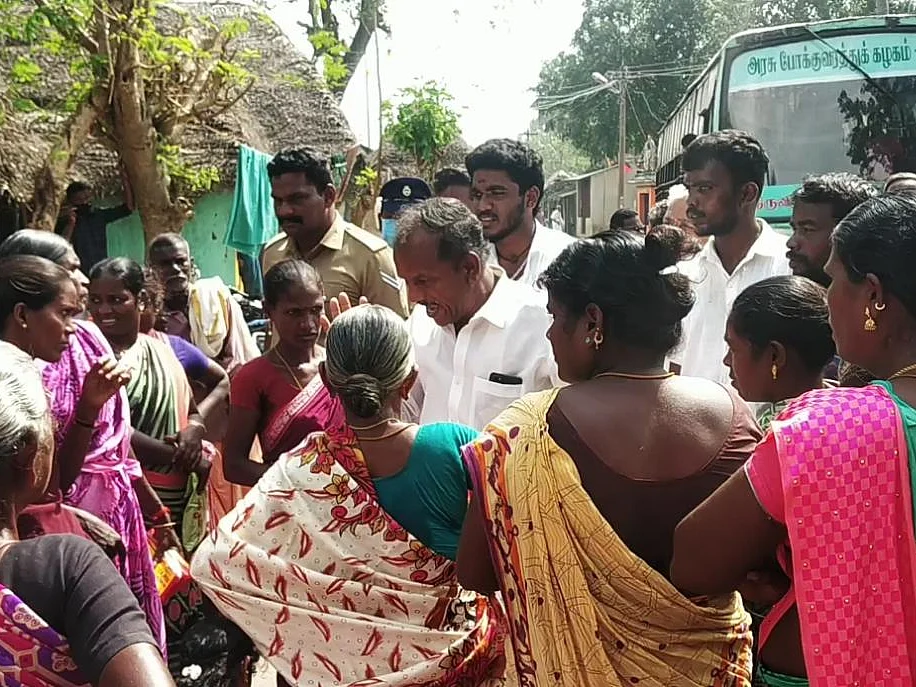 திருவாரூர்: மழை நிவாரணம் வழங்குவதில் பாரபட்சம்?! - கொதிக்கும் மக்கள்