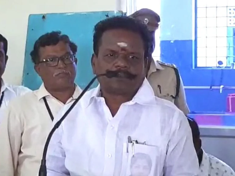 `உபரி’நீரா, `கழிவு’நீரா? - உளறல் பட்டியலில் இணைந்த அடுத்த அமைச்சர்!