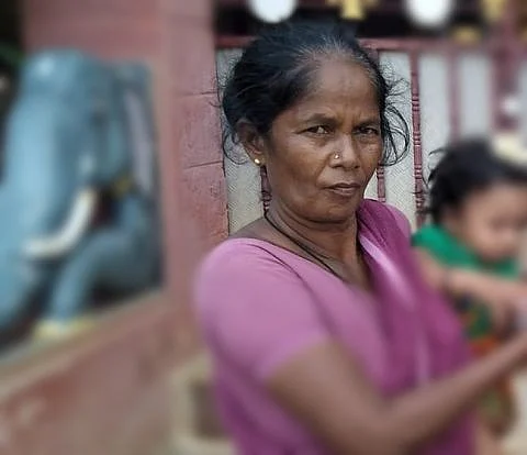 பேத்தி உத்ராவுடன் கோமதியம்மாள்