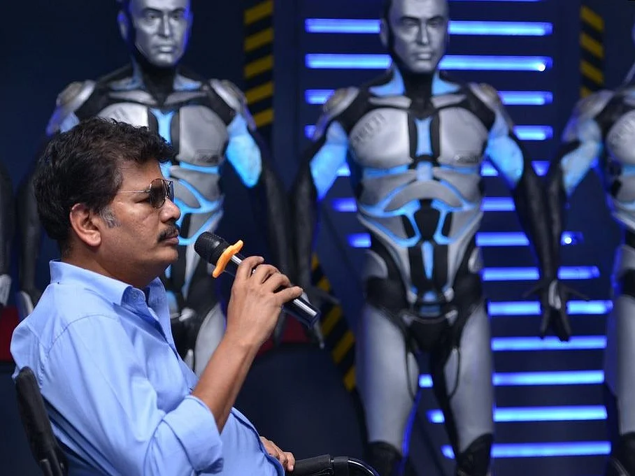 ஷங்கரின் `எந்திரன்’ கதை யாருடையது... `நோ கமென்ட்ஸ்' சொன்னாரா ரஜினி? #Endhiran