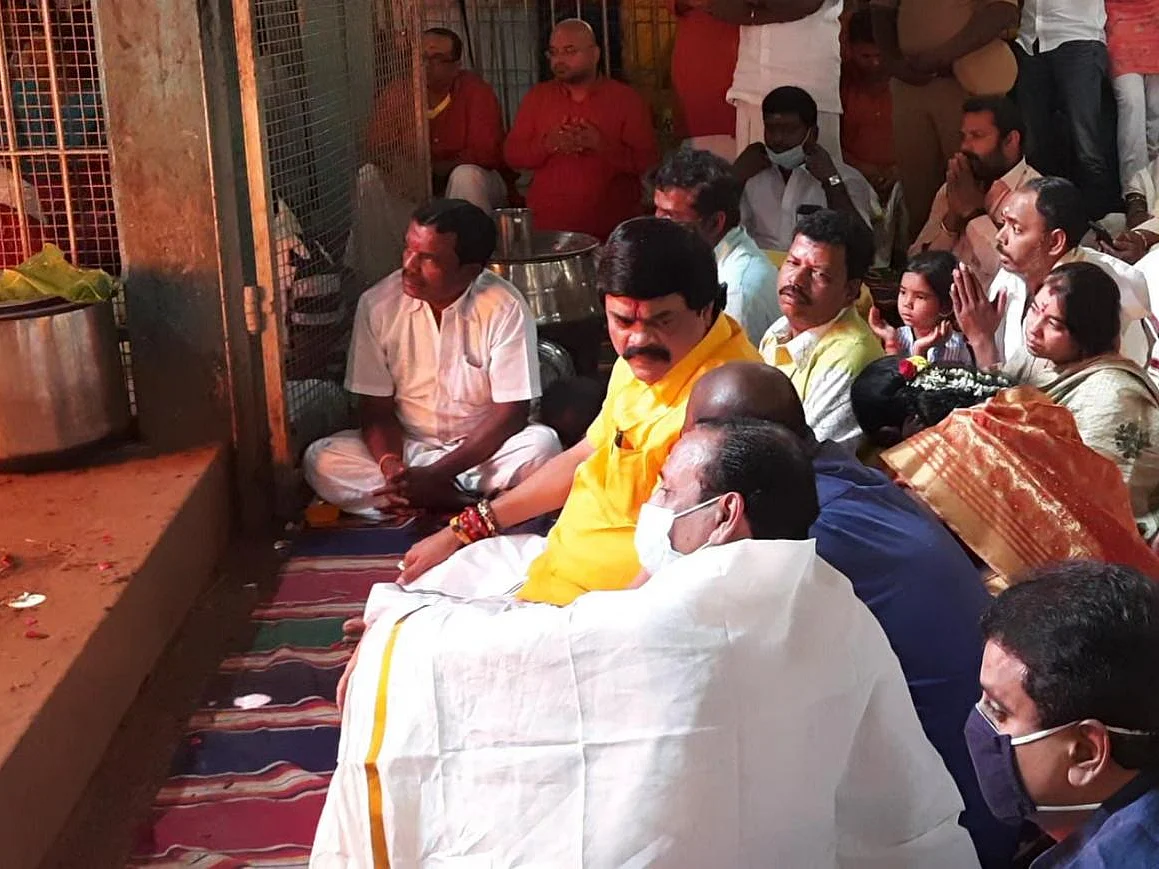 சசிகலாவுக்காக யாக பூஜையில் கலந்துகொண்டாரா ராஜேந்திர பாலாஜி? - கும்பகோணம் பரபரப்பு