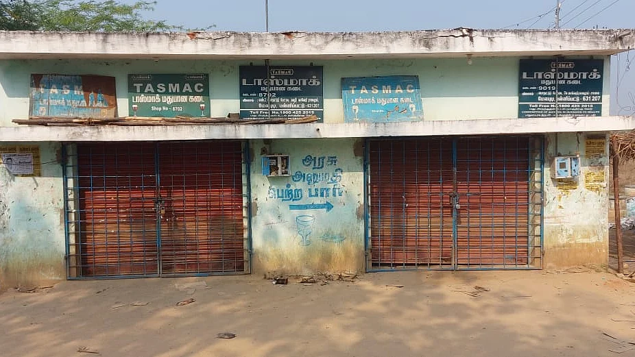 கொள்ளையடிக்கப்பட்ட டாஸ்மாக்