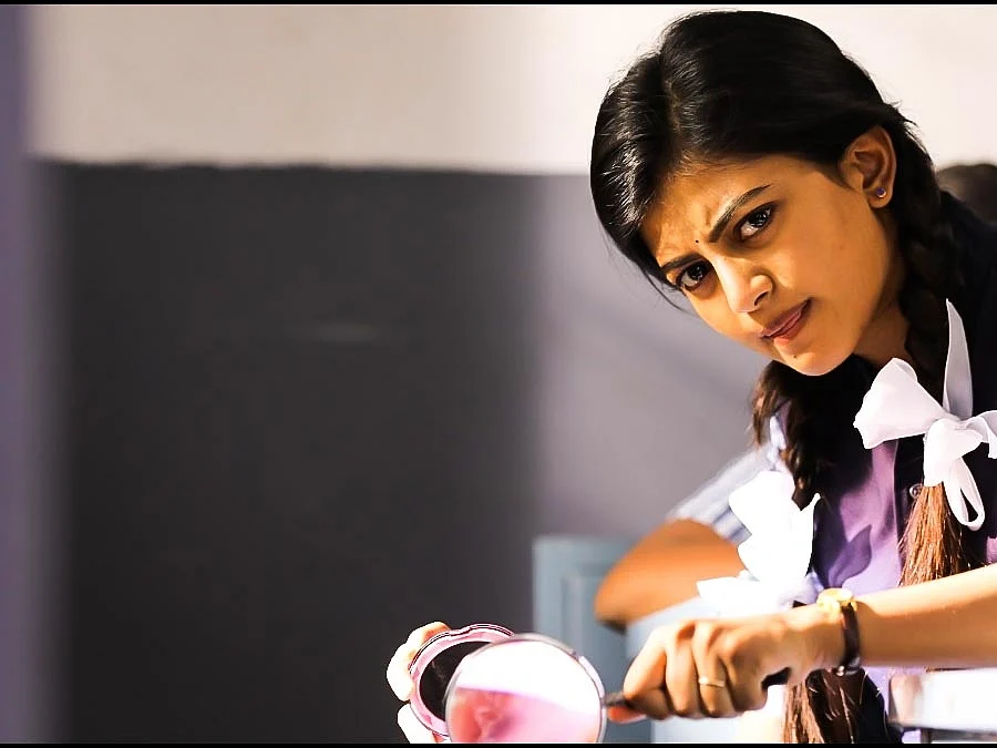 நடைமுறை சிக்கல்களைப் பேசியது ஓகே... ஆனால் டியூஷனா எடுப்பது? கமலி ஃப்ரம் நடுக்காவேரி +/- ரிப்போர்ட்!
