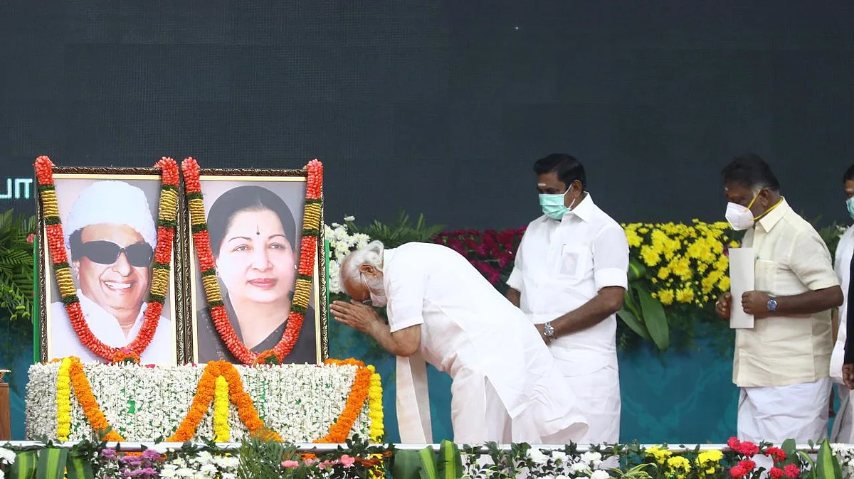மோடி - பழனிசாமி - பன்னீர்செல்வம்
