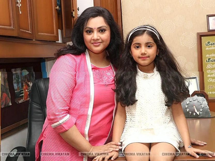 ``நைனிகா ரொம்பவே வளர்ந்துட்டா; அவளுக்கான நேரம் போகத்தான் நடிப்பேன்!" - நடிகை மீனா ஷேரிங்ஸ்