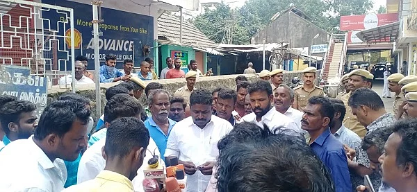 ஃபைனான்ஸ் நிறுவனம் முன்பு நடந்த மறியல்