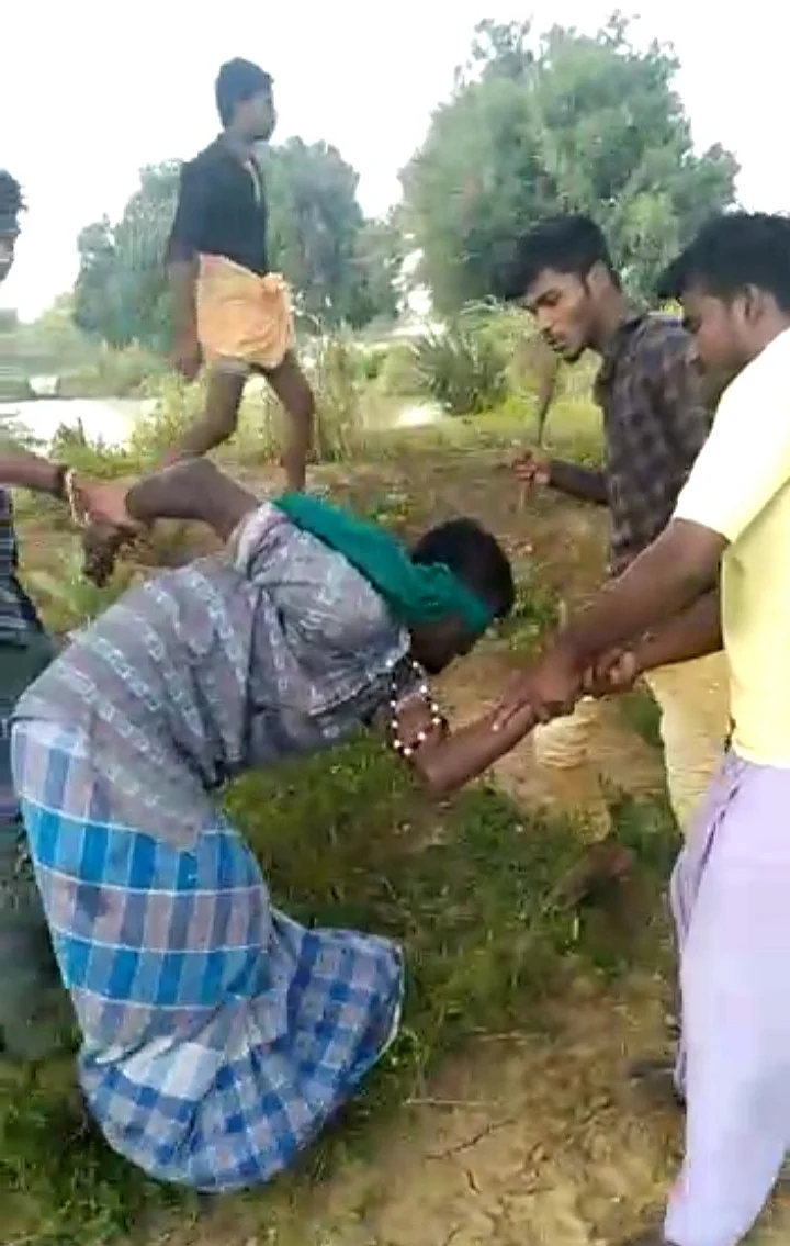 ராகுலைத் தாக்கும் கும்பல்